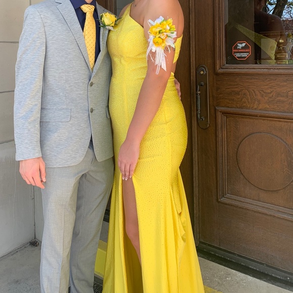 Sherri Hill Prom Dress - Picture 1 of 2